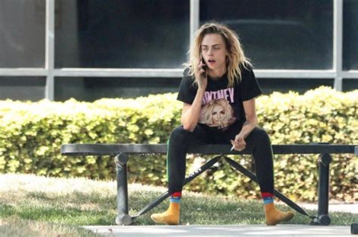 Cara Delevingne addresses airport photos for first time ·