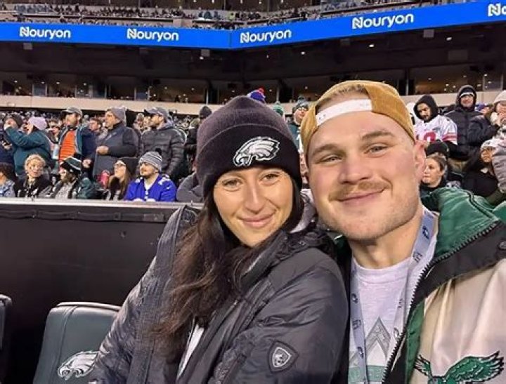 Country singer Zach Bryan splits from girlfriend Deb Peifer ·