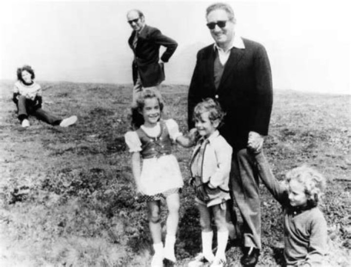 Elizabeth Kissinger's Children, Father, Siblings, And Age